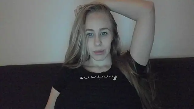 Snapshot of baby_alice chatting on 09.18.25 baby alice online show from 09.18.25