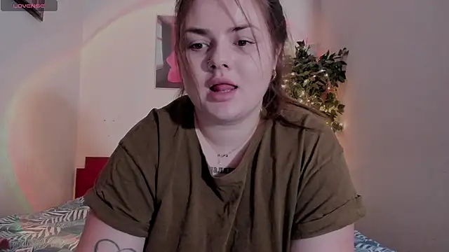 Snapshot of Eva_Shameless chatting on 12.20.24 Eva Shameless online show from 12.20.24