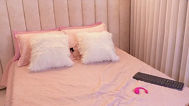 emyli sw  online show from 11.09.25