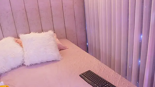 emyli sw  online show from 11.12.25