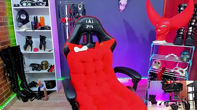 Snapshot of Mistress_Yelena chatting on 02.04.26 Mistress Yelena online show from 02.04.26