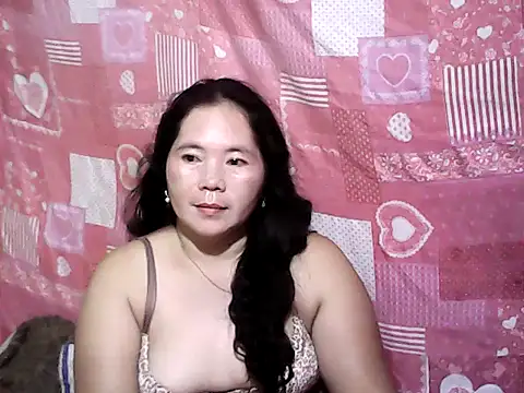Snapshot of hotpusie_4u chatting on 05.27.26 hotpusie 4u online show from 05.27.26
