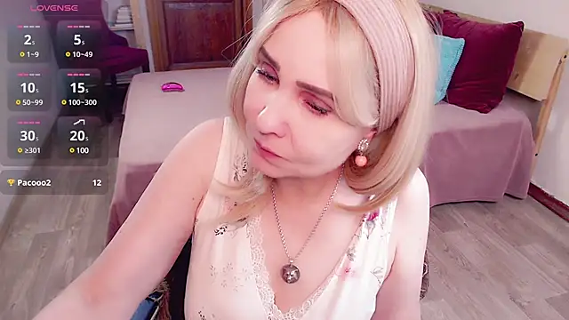 Snapshot of _unique_cam_ chatting on 12.07.24 unique cam online show from 12.07.24