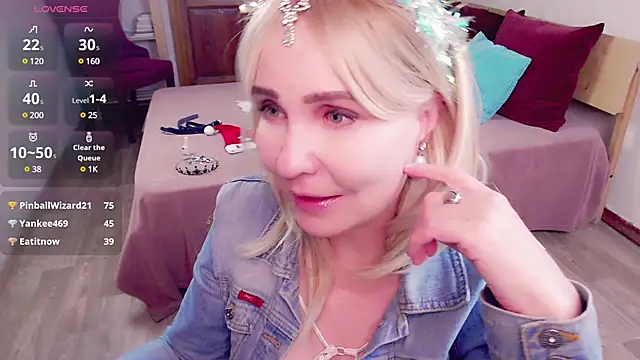 Snapshot of _unique_cam_ chatting on 12.14.24 unique cam online show from 12.14.24