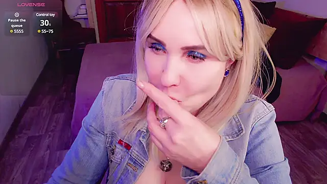 Snapshot of _unique_cam_ chatting on 03.15.25 unique cam online show from 03.15.25