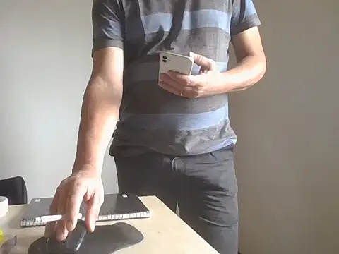 Snapshot of niceguyjr chatting on 11.08.25 niceguyjr online show from 11.08.25