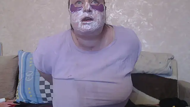 Amy August online show from 02.06.25