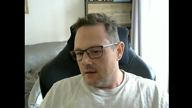 Snapshot of ZebedeePirate chatting on 09.28.25 ZebedeePirate online show from 09.28.25