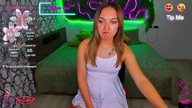 Snapshot of LucyJackson chatting on 03.08.25 LucyJackson online show from 03.08.25