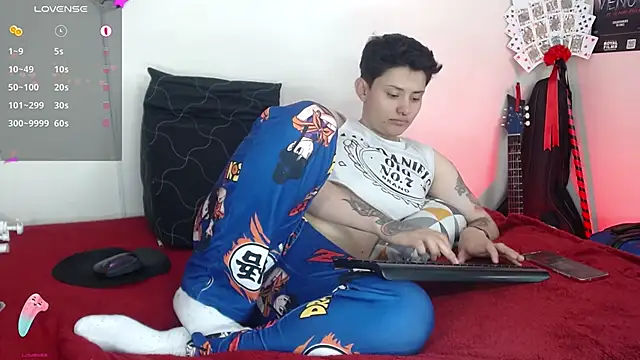 Snapshot of girl_intense444 chatting on 02.11.25 girl intense444 online show from 02.11.25