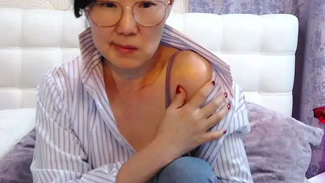Snapshot of Asian_legs chatting on 03.11.25 Asian legs online show from 03.11.25
