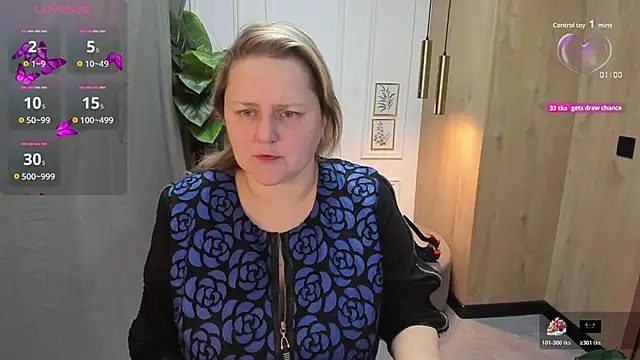 Snapshot of ScarlettSoft chatting on 12.01.25 ScarlettSoft online show from 12.01.25