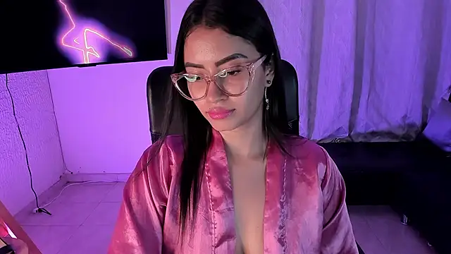 Snapshot of PaulinaBelushi chatting on 02.13.25 PaulinaBelushi online show from 02.13.25