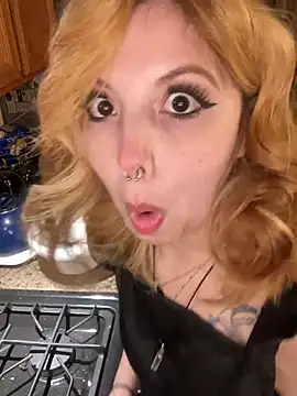 Snapshot of NativeNymph chatting on 12.26.24 NativeNymph online show from 12.26.24