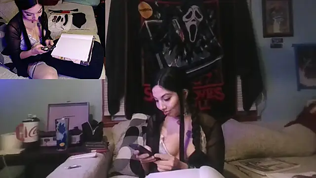 Snapshot of NativeNymph chatting on 10.08.25 NativeNymph online show from 10.08.25