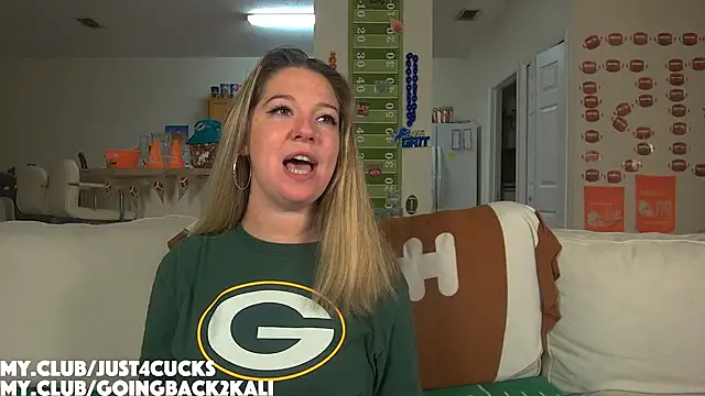 Snapshot of boomboomr00m chatting on 11.11.25 boomboomr00m online show from 11.11.25