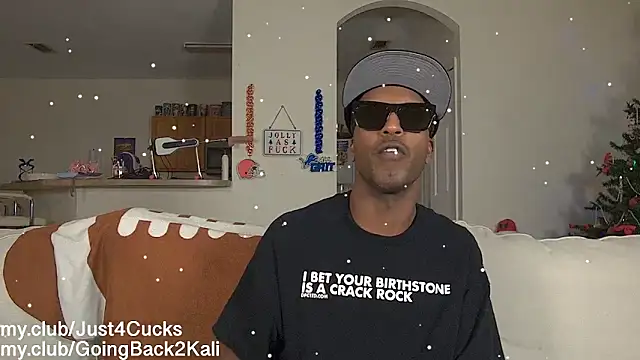 Snapshot of boomboomr00m chatting on 12.21.25 boomboomr00m online show from 12.21.25