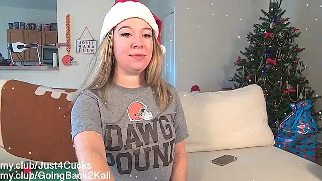 Snapshot of boomboomr00m chatting on 12.21.25 boomboomr00m online show from 12.21.25