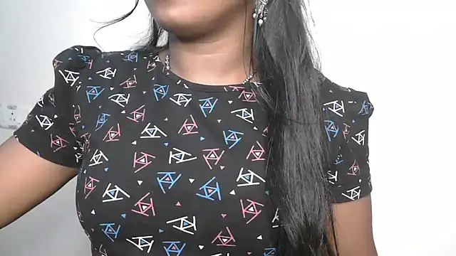 Snapshot of Dhiyapink chatting on 10.10.25 Dhiyapink online show from 10.10.25