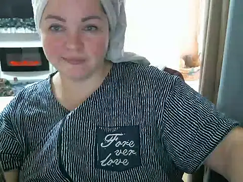 Snapshot of cute__cherry chatting on 12.12.24 cute cherry online show from 12.12.24