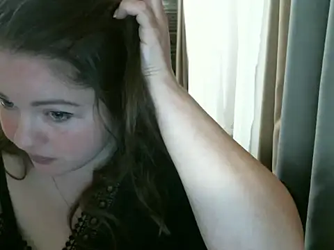 Snapshot of cute__cherry chatting on 02.14.25 cute cherry online show from 02.14.25