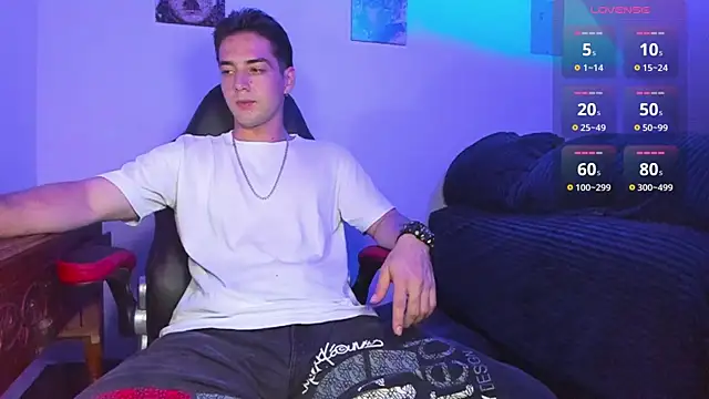 Snapshot of Alex_smith00 chatting on 12.22.24 Alex smith00 online show from 12.22.24