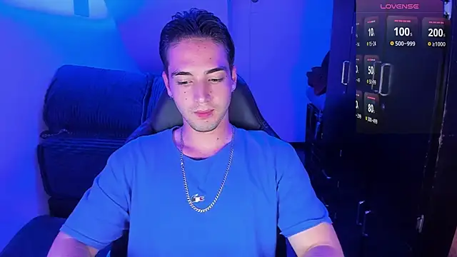 Snapshot of Alex_smith00 chatting on 01.04.25 Alex smith00 online show from 01.04.25