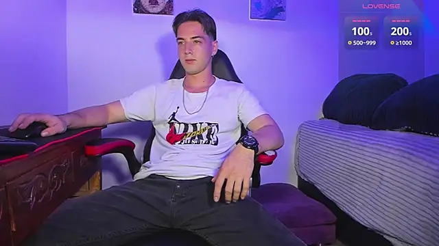 Snapshot of Alex_smith00 chatting on 02.23.25 Alex smith00 online show from 02.23.25