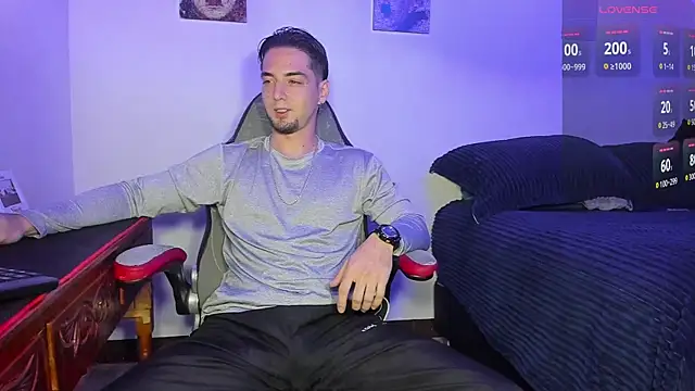 Snapshot of Alex_smith00 chatting on 10.12.25 Alex smith00 online show from 10.12.25