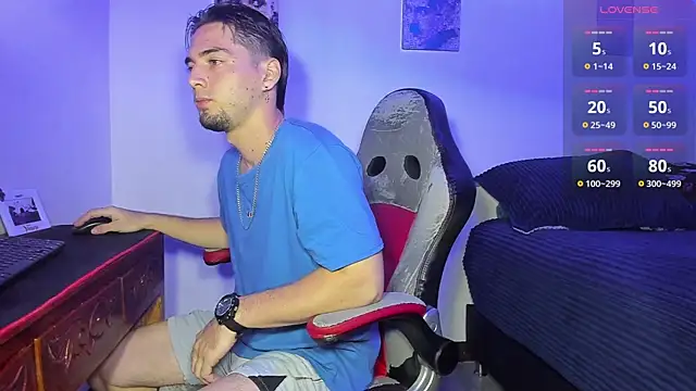 Snapshot of Alex_smith00 chatting on 10.14.25 Alex smith00 online show from 10.14.25