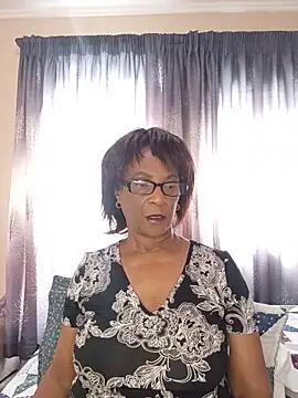 Snapshot of Hotgrannyx chatting on 06.18.26 Hotgrannyx online show from 06.18.26