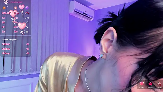 Snapshot of MaddyWattson chatting on 12.19.24 MaddyWattson online show from 12.19.24