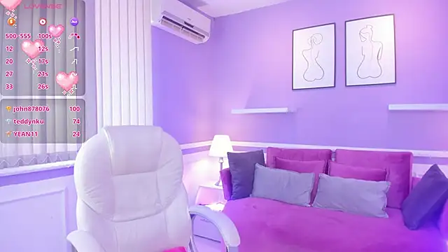 Snapshot of MaddyWattson chatting on 12.23.24 MaddyWattson online show from 12.23.24