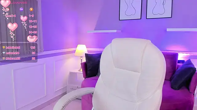 Snapshot of MaddyWattson chatting on 12.27.24 MaddyWattson online show from 12.27.24