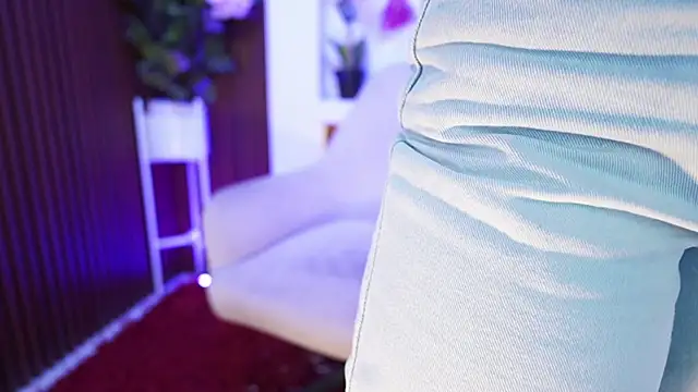 Snapshot of MaddyWattson chatting on 10.11.25 MaddyWattson online show from 10.11.25