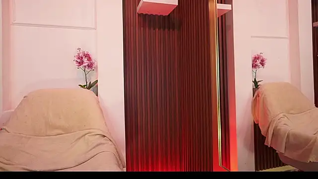 Snapshot of MaddyWattson chatting on 10.20.25 MaddyWattson online show from 10.20.25