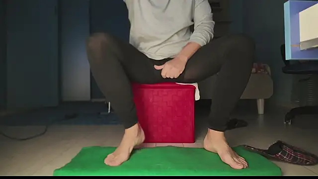 Snapshot of Sissy-Boys chatting on 01.11.25 Sissy-Boys online show from 01.11.25