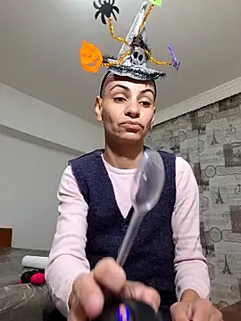 Snapshot of hotSANDRA_STARR chatting on 10.13.25 hotSANDRA STARR online show from 10.13.25