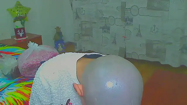 Snapshot of hotSANDRA_STARR chatting on 12.14.25 hotSANDRA STARR online show from 12.14.25