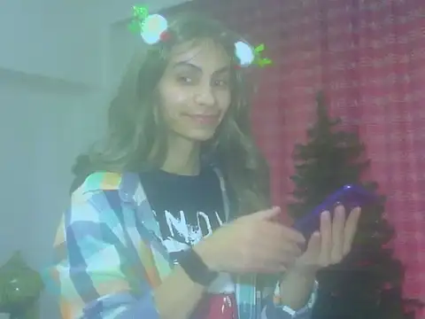 Snapshot of hotSANDRA_STARR chatting on 12.14.25 hotSANDRA STARR online show from 12.14.25