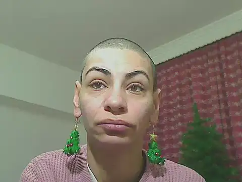 Snapshot of hotSANDRA_STARR chatting on 12.20.25 hotSANDRA STARR online show from 12.20.25