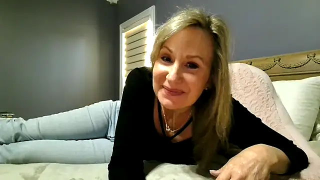 Lisaisluscious online show from 10.25.25