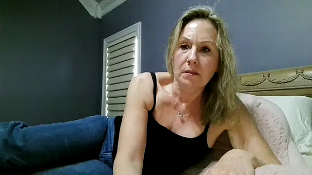 Snapshot of Lisaisluscious chatting on 04.18.26 Lisaisluscious online show from 04.18.26