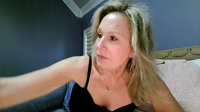 Snapshot of Lisaisluscious chatting on 04.29.26 Lisaisluscious online show from 04.29.26