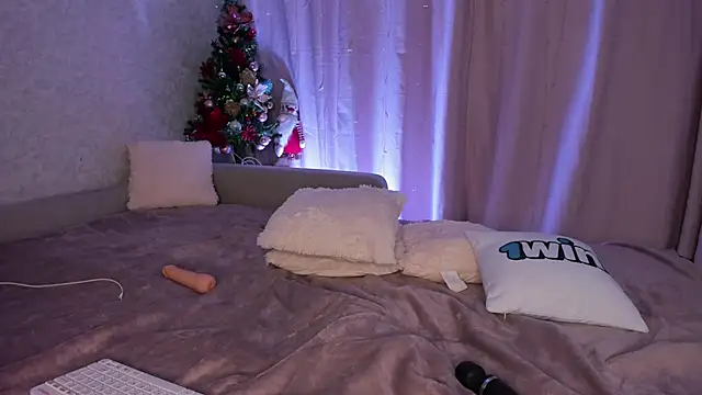 Snapshot of Kitty_Ricky chatting on 01.04.25 Kitty Ricky online show from 01.04.25