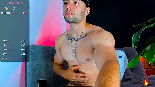 Snapshot of vanegas_luis chatting on 12.22.24 vanegas luis online show from 12.22.24