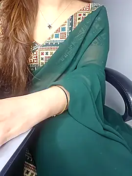 Snapshot of aliyaah_singh chatting on 01.05.25 aliyaah singh online show from 01.05.25