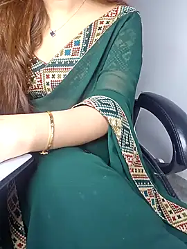 Snapshot of aliyaah_singh chatting on 01.05.25 aliyaah singh online show from 01.05.25