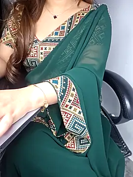 Snapshot of aliyaah_singh chatting on 03.17.25 aliyaah singh online show from 03.17.25