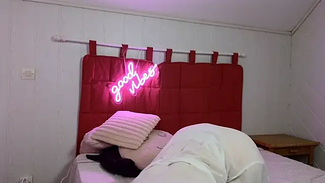 Snapshot of TiffanyDollxxx chatting on 10.08.25 TiffanyDollxxx online show from 10.08.25